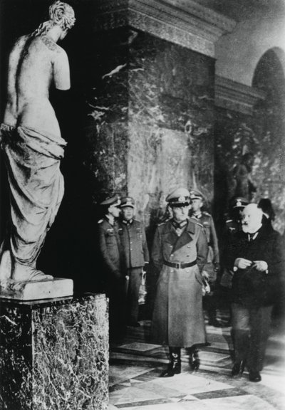 El Mariscal de Campo Alemán von Rundstedt visitando el Louvre, París ocupada, octubre de 1940 de Unbekannt