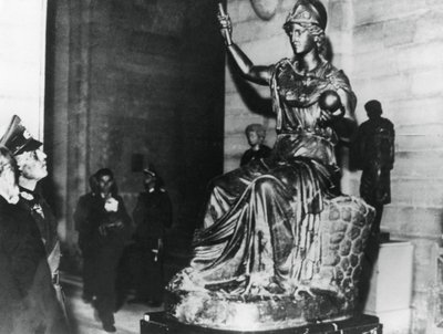 El mariscal de campo alemán von Rundstedt visitando el Louvre, París ocupado, octubre de 1940 de Unbekannt