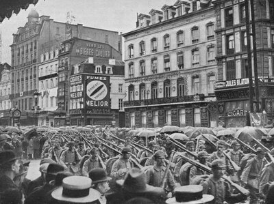 Infantería alemana entrando en Bruselas bajo la lluvia, 1914 de Unbekannt