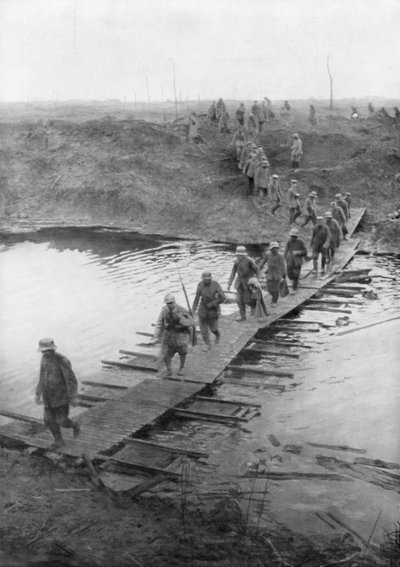 Prisioneros alemanes en una pista de tablones en el Canal Yser, Bélgica, 31 de julio de 1917 de Unbekannt