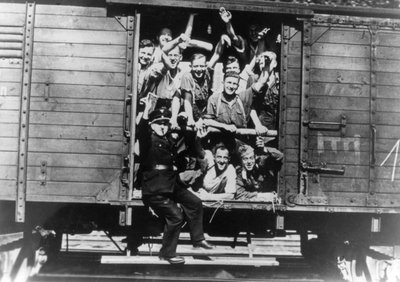Soldados alemanes en un vagón de tren, Francia, agosto 1940 de Unbekannt
