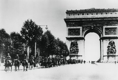 Soldados alemanes marchando por París, 14 de junio de 1940 de Unbekannt