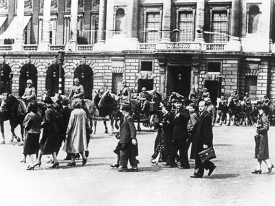 Tropas alemanas en el París ocupado, junio de 1940 de Unbekannt