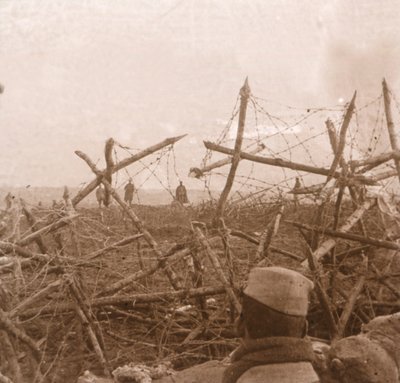 Alemanes saliendo de las trincheras, Massiges, norte de Francia, c. 1914-c. 1918 de Unbekannt