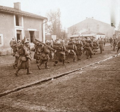 Subiendo a la línea de Verdún, norte de Francia, c1914-c1918 de Unbekannt