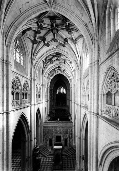 Arquitectura gótica: vista de la nave desde el triforio. 1321-1504 Catedral de San Antolín, Palencia, España de Unbekannt