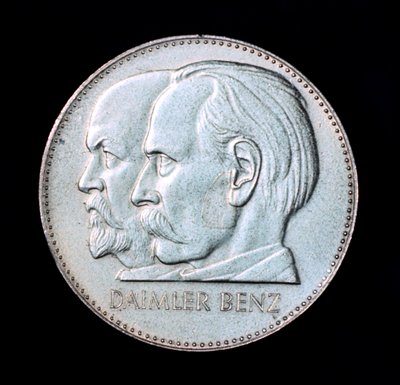 Gottlieb Daimler y Karl Benz, pioneros de la industria automotriz alemana, 1961 de Unbekannt