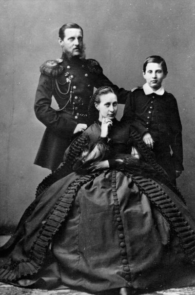 Gran Duque Konstantin Nikolayevich de Rusia con su esposa y uno de sus hijos, 1860 de Unbekannt