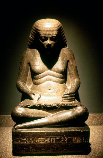 Estatua de granito de un escriba egipcio antiguo sentado, de Karnak, dinastía 17-18, c. 1500 a.C. de Unbekannt