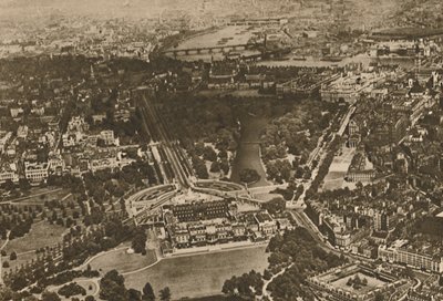 Bosques Verdes Por Las Aguas de Westminster: Parte de la Mansión de Hyde Bajo el Ala del Biplano de Unbekannt