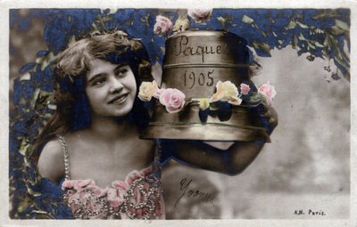 Tarjeta de felicitación de Pascua: una niña sonriente posa junto a una campana - Postal de 1905 de Unbekannt