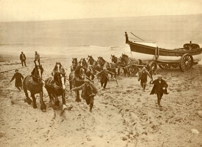 Arrastrando el bote salvavidas, c. 1930 de Unbekannt