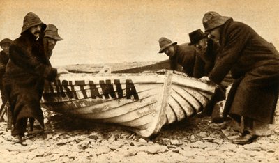 Izando uno de los botes del Lusitania, Irlanda, mayo de 1915 de Unbekannt