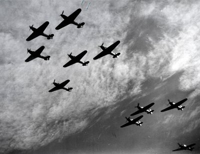 Hawker Hurricanes volando en formación, Batalla de Inglaterra, Segunda Guerra Mundial de Unbekannt