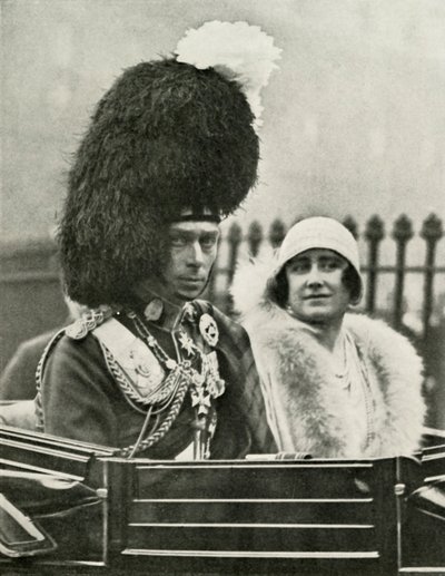 Su Majestad en Traje de Highland Llegando a la Catedral de St. Giles, Edimburgo, 1929 de Unbekannt