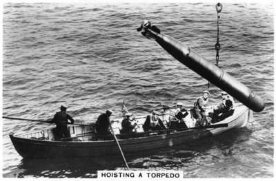 Izando un torpedo, HMS Courageous, 1937 de Unbekannt