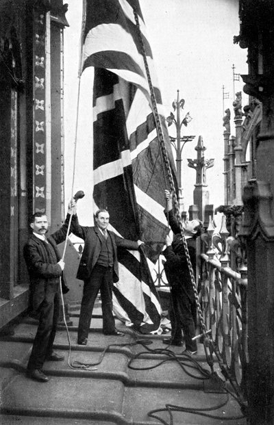 Izando la Union Jack, Casas del Parlamento, Westminster, c. 1905 de Unbekannt