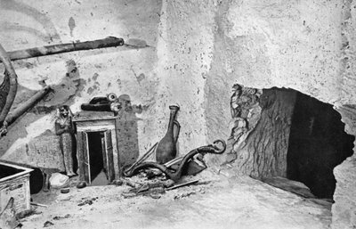Agujero hecho por ladrones para entrar en la tumba de Tutankamón, Egipto, 1933-1934 de Unbekannt