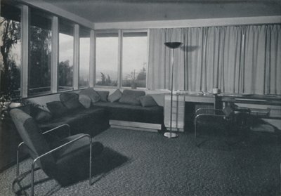 Casa en Los Ángeles por Richard J Neutra - Una toma interior de los cuartos de estar de Unbekannt