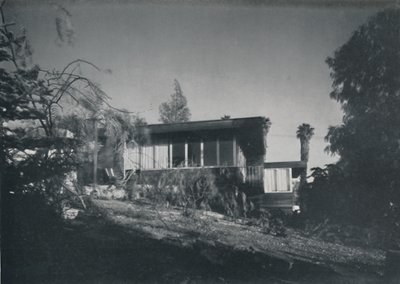 Casa en Los Ángeles por Richard J Neutra. - Vista del patio y jardín, 1942 de Unbekannt