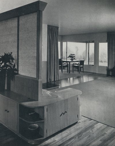 Casa en Pomona, California...mirando a través de la sala de estar, 1942 de Unbekannt