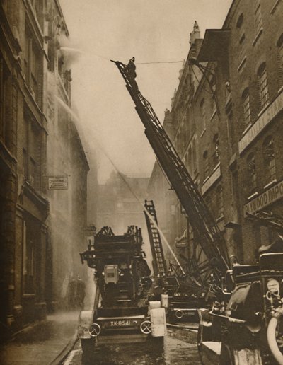 Cómo el Cuerpo de Bomberos de Londres enfrenta a su enemigo, c. 1935 de Unbekannt