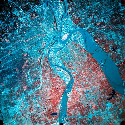 Fotografía infrarroja de la confluencia de los ríos Missouri y Kansas, EE.UU., 19 de julio de 1993 de Unbekannt