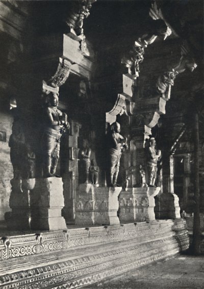 Interior de un templo hindú, Ceilán, 1926 de Unbekannt