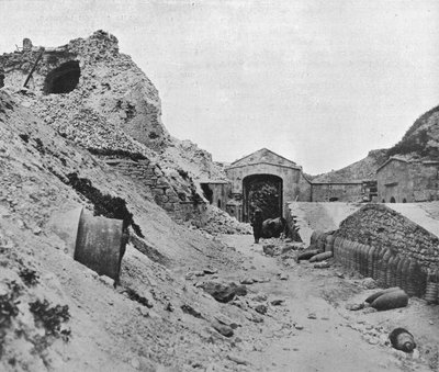 Dentro de la fortaleza destruida de Sedd el Bahr de Unbekannt