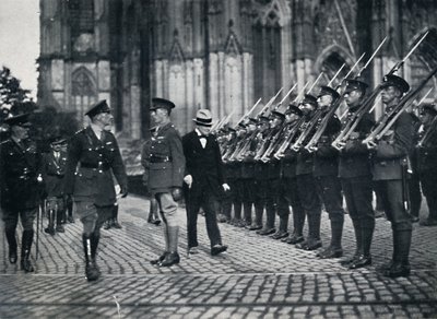 Inspección de tropas al pie de la Catedral de Colonia, 1919, 1945 de Unbekannt