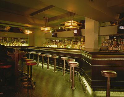 Interior de un bar, Soho, Londres, c.1987 de Unbekannt