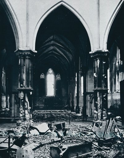 Interior de la Iglesia del Templo después del incendio, 1941 de Unbekannt