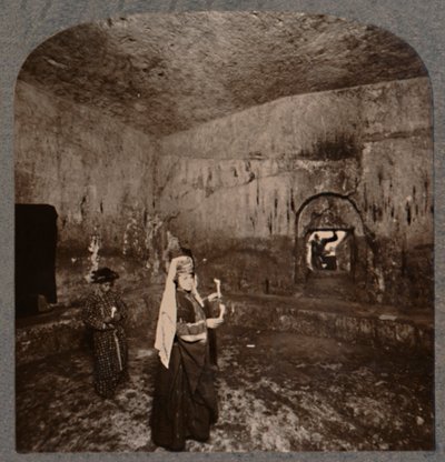 Interior de las Tumbas de los Reyes en el camino a Nablus, c1900 de Unbekannt