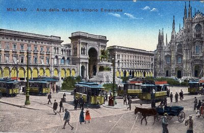 Italia, Milán: tranvías en la Piazza del Duomo y el Arco de Triunfo entre la galería Victor Emmanuel - Postal de finales del siglo XIX-XX de Unbekannt