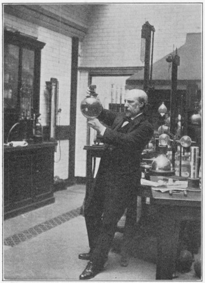 James Dewar, químico y físico escocés en su laboratorio, c. 1890 de Unbekannt
