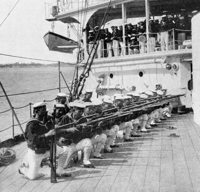 Marines japoneses entrenando a bordo del buque de guerra Mikasa, Guerra Ruso-Japonesa, 1904-5 de Unbekannt