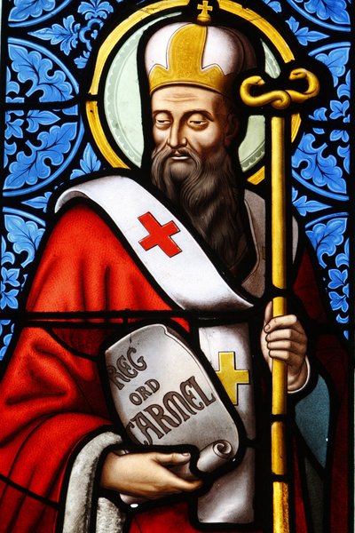 Vidriera de San Alberto patriarca de Jerusalén en la iglesia de Pont L