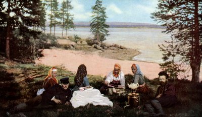 Carelios tomando té junto a un río, cerca de Arcángel, Rusia, c. 1930s de Unbekannt