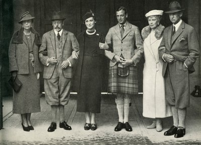 Rey Jorge V, Reina María, Príncipe Jorge, Princesa Marina...en Balmoral en 1934, 1951 de Unbekannt