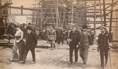 Rey Jorge V y la Reina María en un astillero de Sunderland durante la Primera Guerra Mundial, 15 de junio de 1917 de Unbekannt
