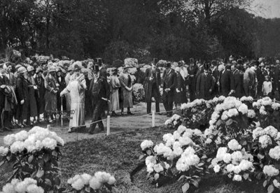 El rey Jorge V y la reina María visitan la exposición anual de flores de primavera en Chelsea, Londres, 1926-1927 de Unbekannt