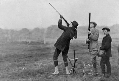 El Rey Manuel II de Portugal disparando en Windsor, Berkshire, 1909 de Unbekannt