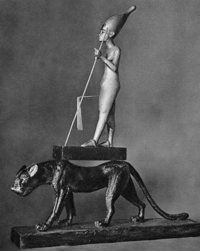 Rey Tutankamón c1341 a.C.-c1323 a.C. en un leopardo negro, 1936 de Unbekannt