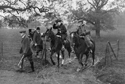 Reyes Eduardo VII del Reino Unido y Manuel II de Portugal cazando, 1909 de Unbekannt