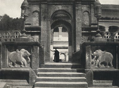 Monasterio en el Templo del Diente Sagrado Dalada Maligawa Vihara, Kandy, 1926 de Unbekannt