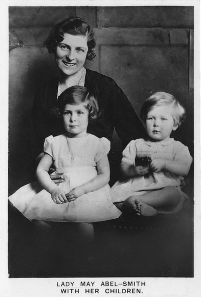 Lady May Abel-Smith con sus Hijos, 1937 de Unbekannt