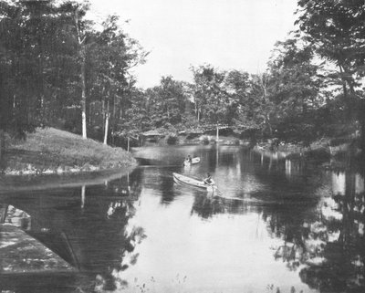 Lago en los terrenos del Hogar de los Soldados, Milwaukee, Wisconsin, EE.UU., c1900 de Unbekannt