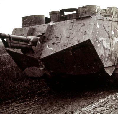 Gran tanque en movimiento, c.1914-c.1918 de Unbekannt