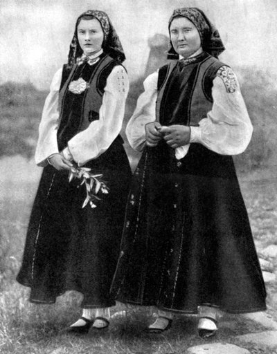 Mujeres letonas con traje tradicional, 1936 de Unbekannt