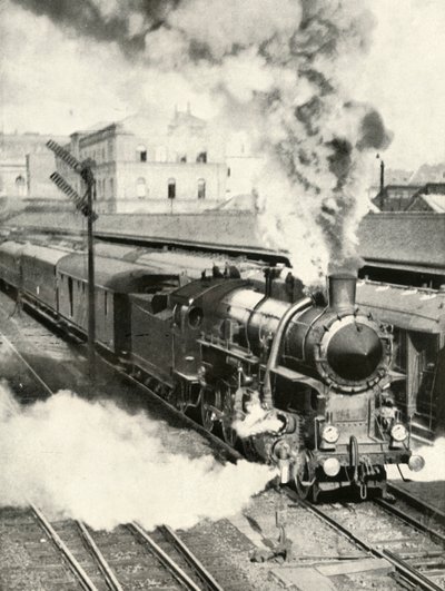 Saliendo de Budapest. Un tren expreso sale de la Estación Central, 1935-36 de Unbekannt
